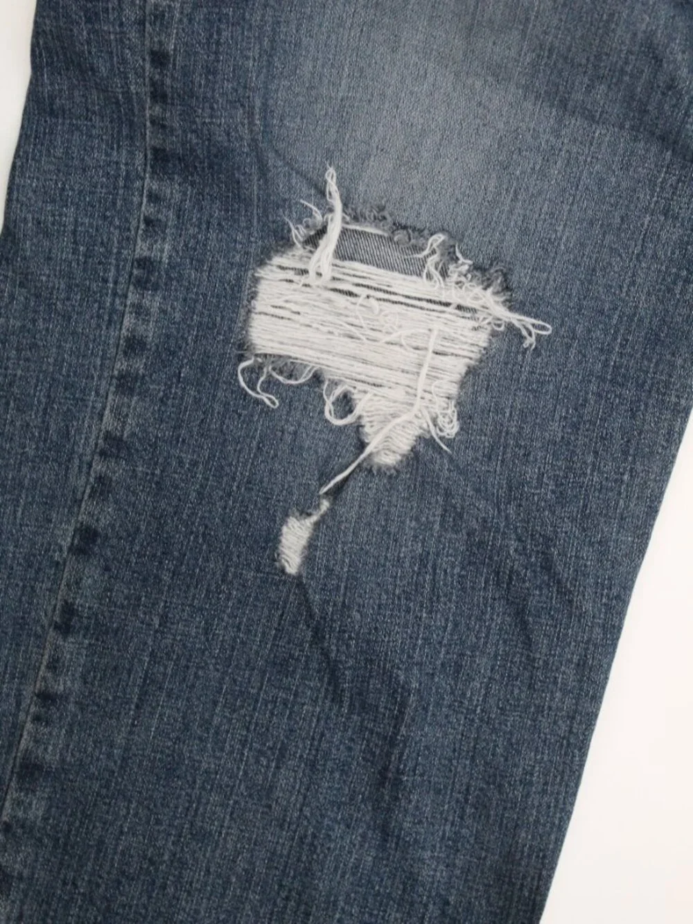 LEVIS Signature Relaxed Mens Jeans 40 x 32 Distressed Denim Med Wash EXC COND